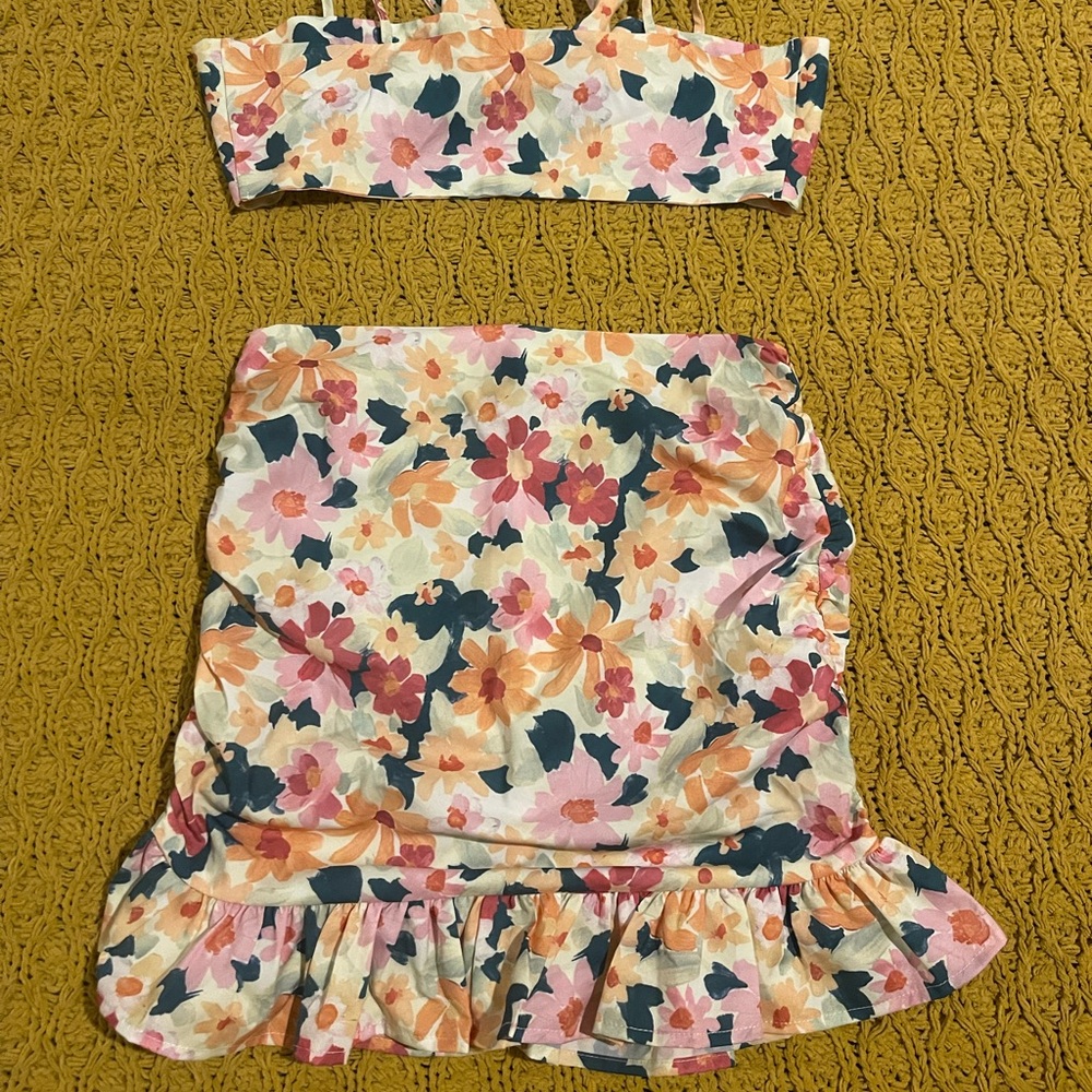 Two piece flower set